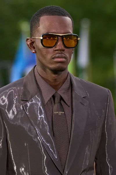 Look 70